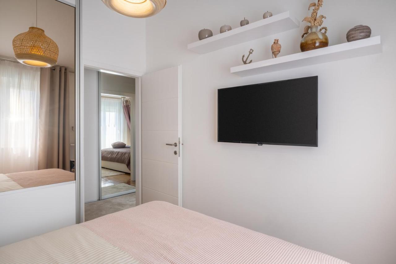 Apartment Tikvarin, Kastel Kambelovac Kaštela Kültér fotó