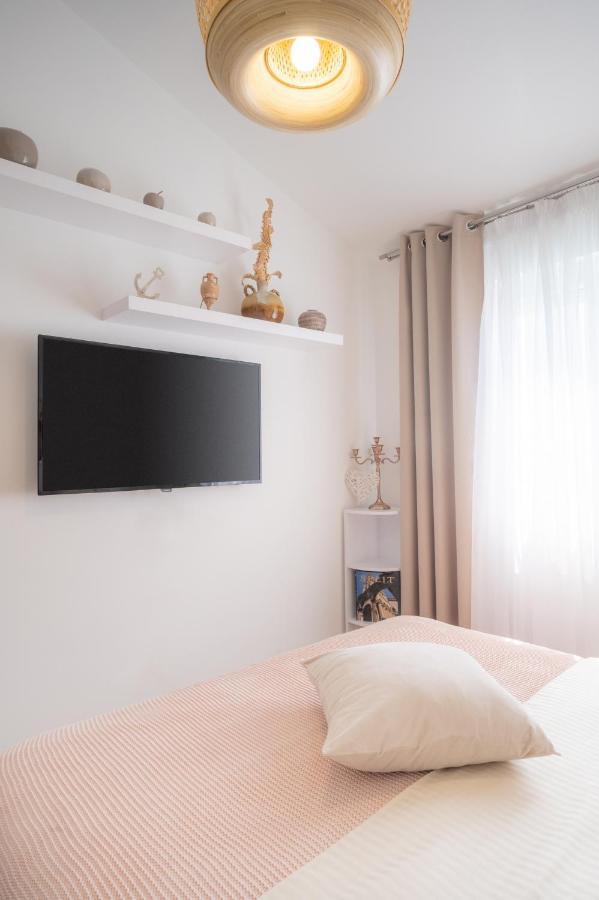 Apartment Tikvarin, Kastel Kambelovac Kaštela Kültér fotó