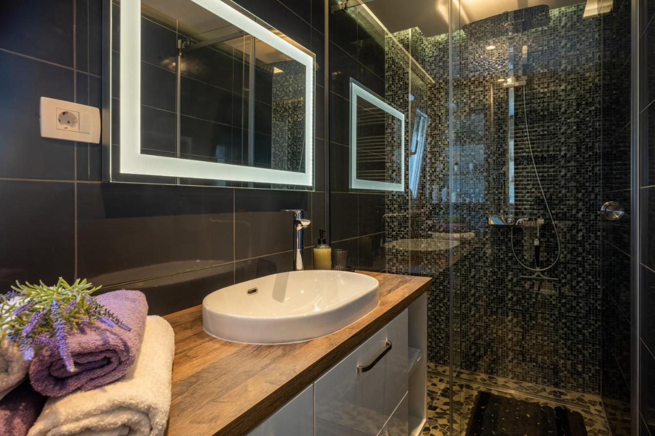 Apartment Tikvarin, Kastel Kambelovac Kaštela Kültér fotó