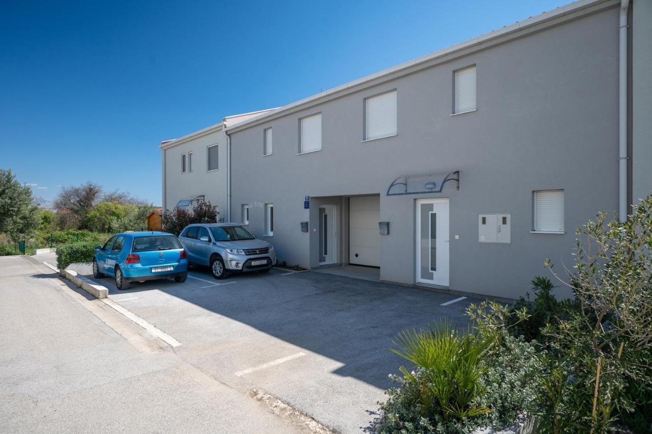 Apartment Tikvarin, Kastel Kambelovac Kaštela Kültér fotó