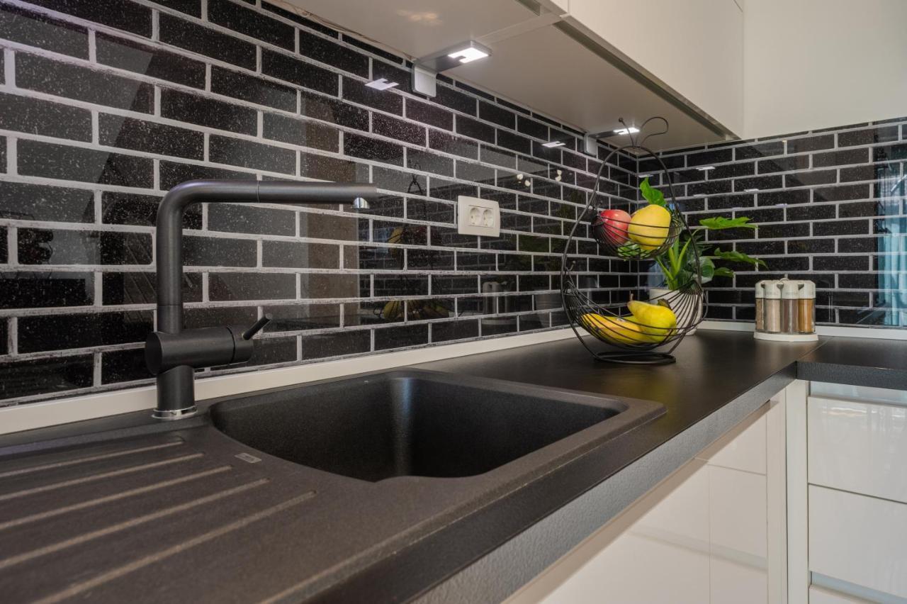 Apartment Tikvarin, Kastel Kambelovac Kaštela Kültér fotó