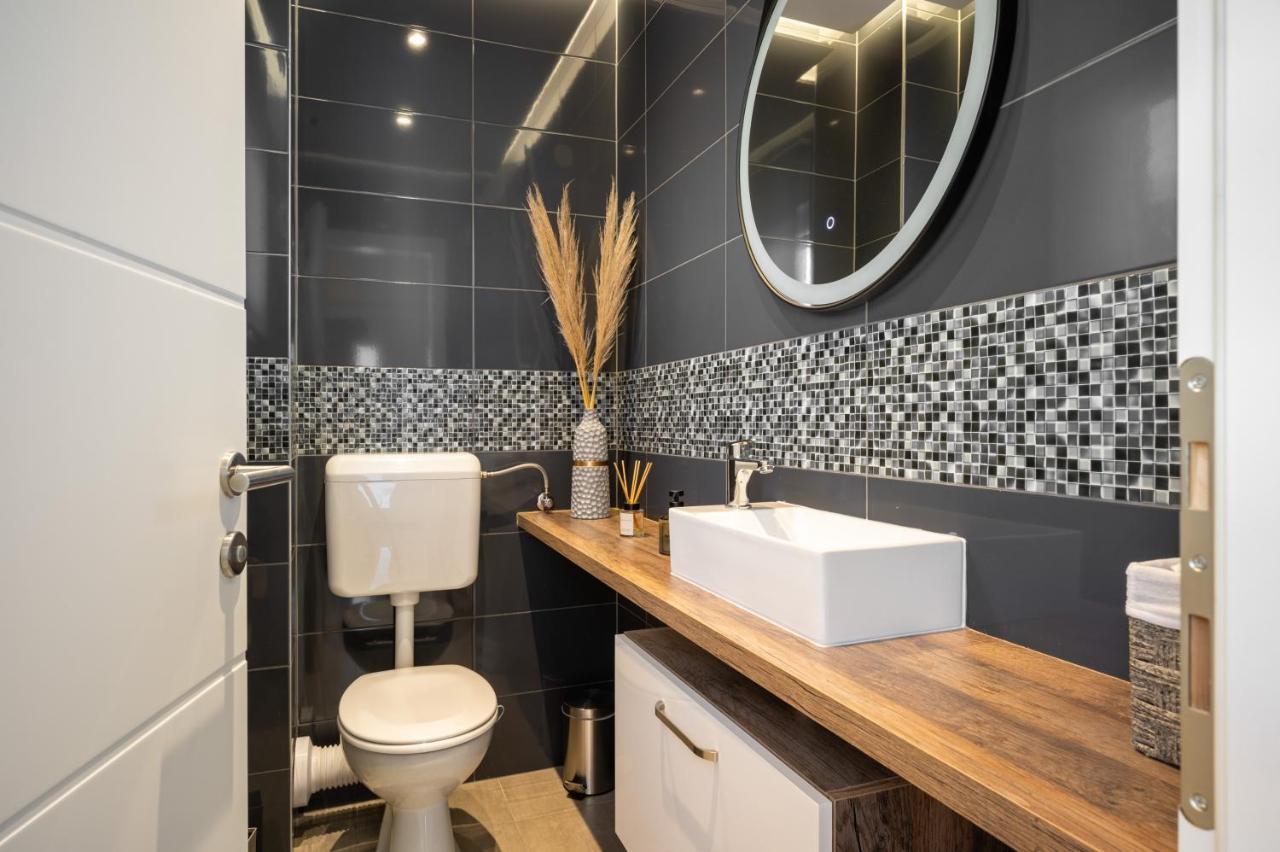 Apartment Tikvarin, Kastel Kambelovac Kaštela Kültér fotó