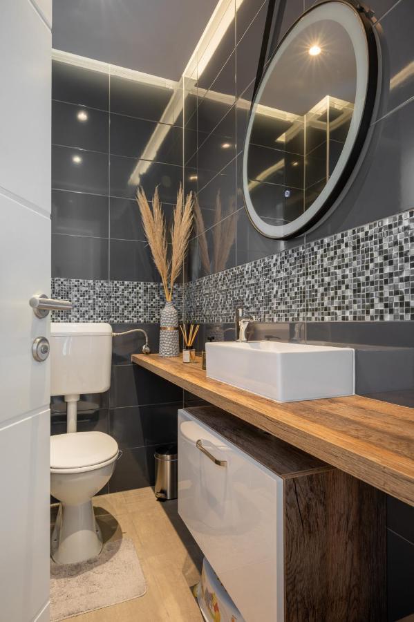 Apartment Tikvarin, Kastel Kambelovac Kaštela Kültér fotó