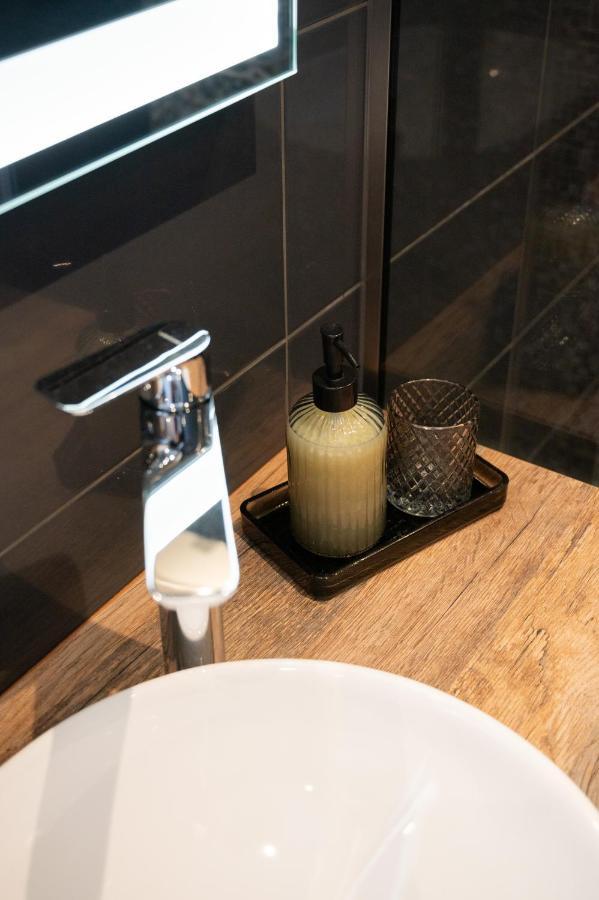 Apartment Tikvarin, Kastel Kambelovac Kaštela Kültér fotó