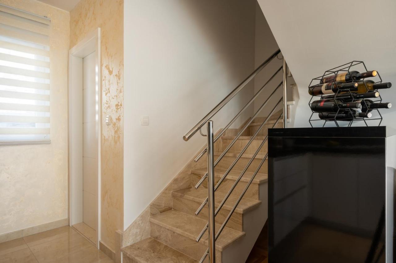 Apartment Tikvarin, Kastel Kambelovac Kaštela Kültér fotó