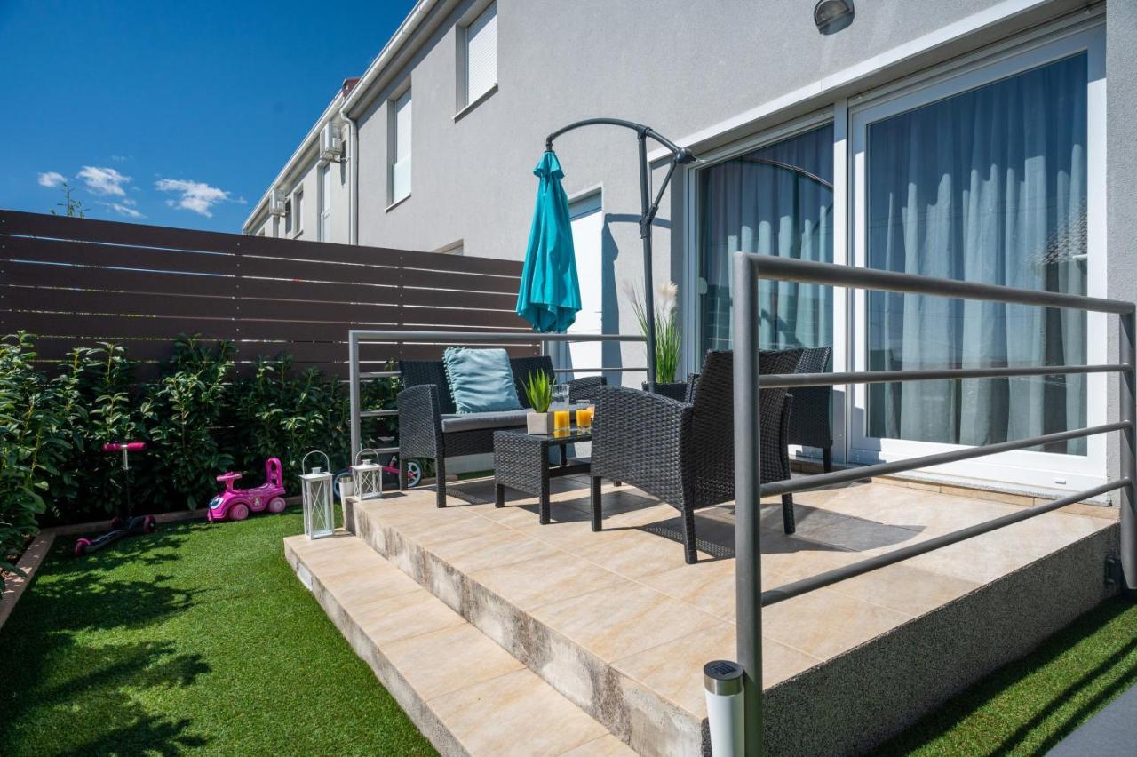 Apartment Tikvarin, Kastel Kambelovac Kaštela Kültér fotó